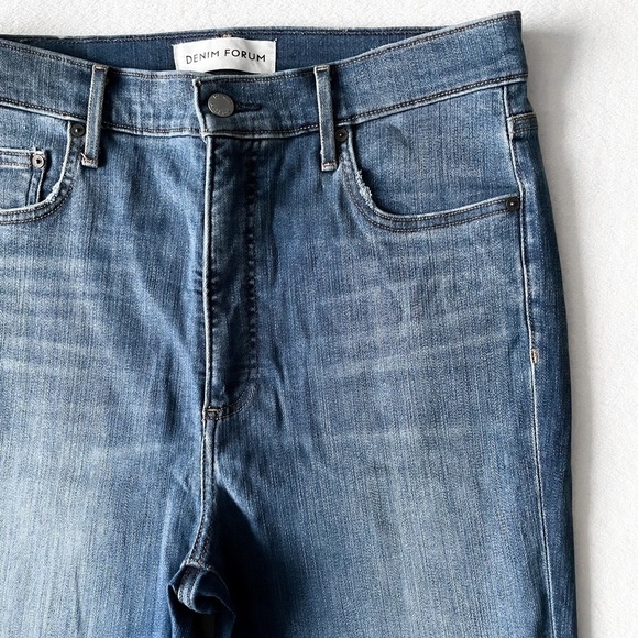 DENIM Forum High-Rise Jeans - Picture 8 of 12